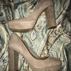 BCBG taupe suede platforms size 7